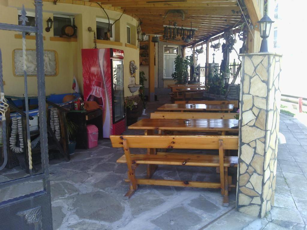 Семеен Хотел Бостън Ravda Ngoại thất bức ảnh